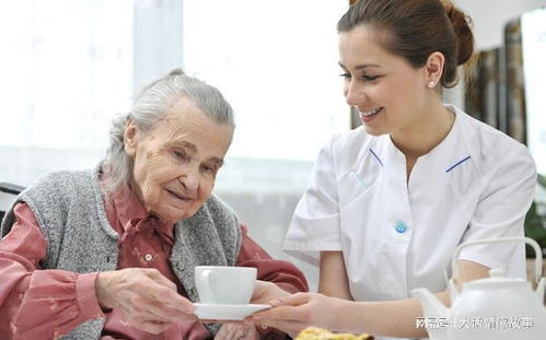 獨(dú)居老人請(qǐng)保姆 陪伴與家務(wù)之外，那些被隱藏的真實(shí)需求